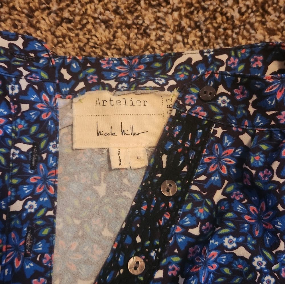 Nicole Miller blouse with adorable cut out shoulder detail